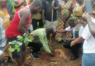 JACHIEHENE LEADS HIS COMMUNITY TO PLANT 5,000 TREES TO MARK GREEN GHANA DAY