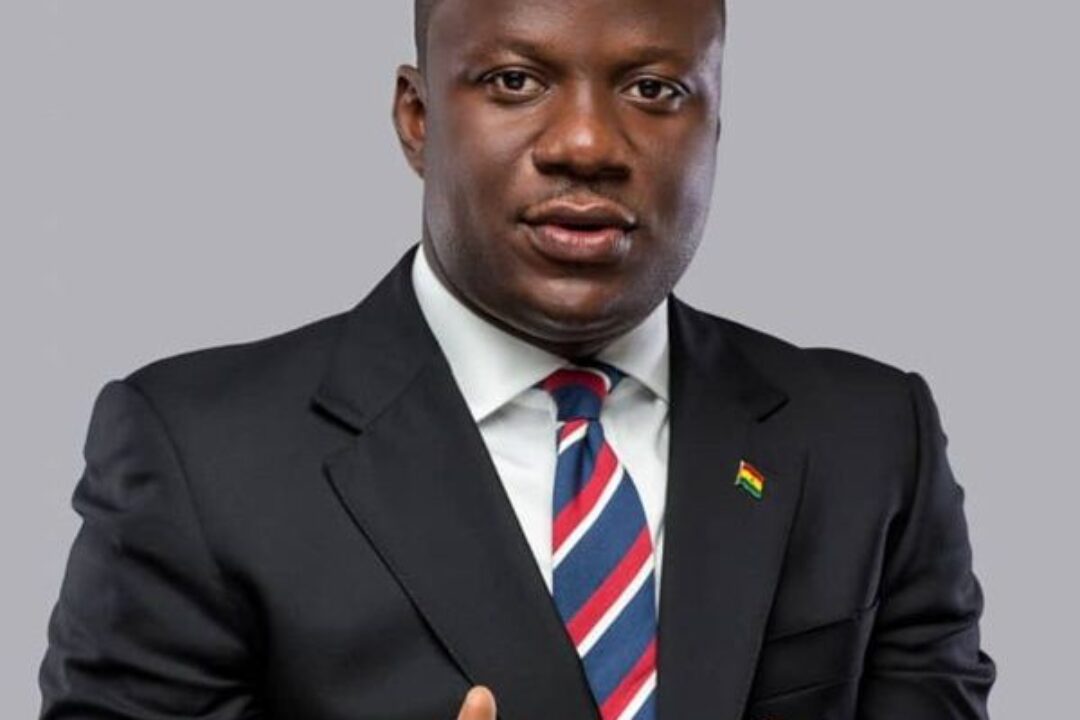 90% of Ashanti Lands Are For Otumfuo – Lands Minister clears Air