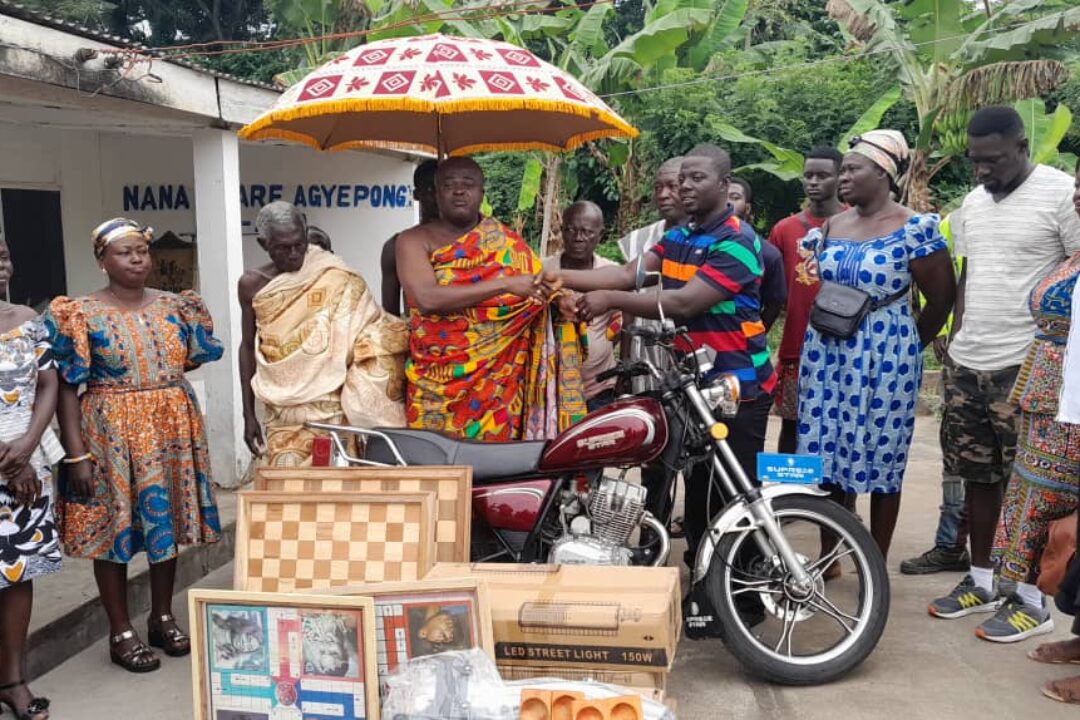 FIGHT AGAINST CRIME:NYAMEKROMHENE DONATES TO COMMUNITY WATCH C’TTEE