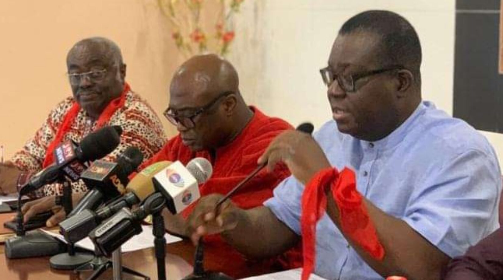 MORE WAHALA FOR AKUFO-ADDO ‘s Gov’t…as Teacher unions declare nationwide strike due to non-payment of COLA