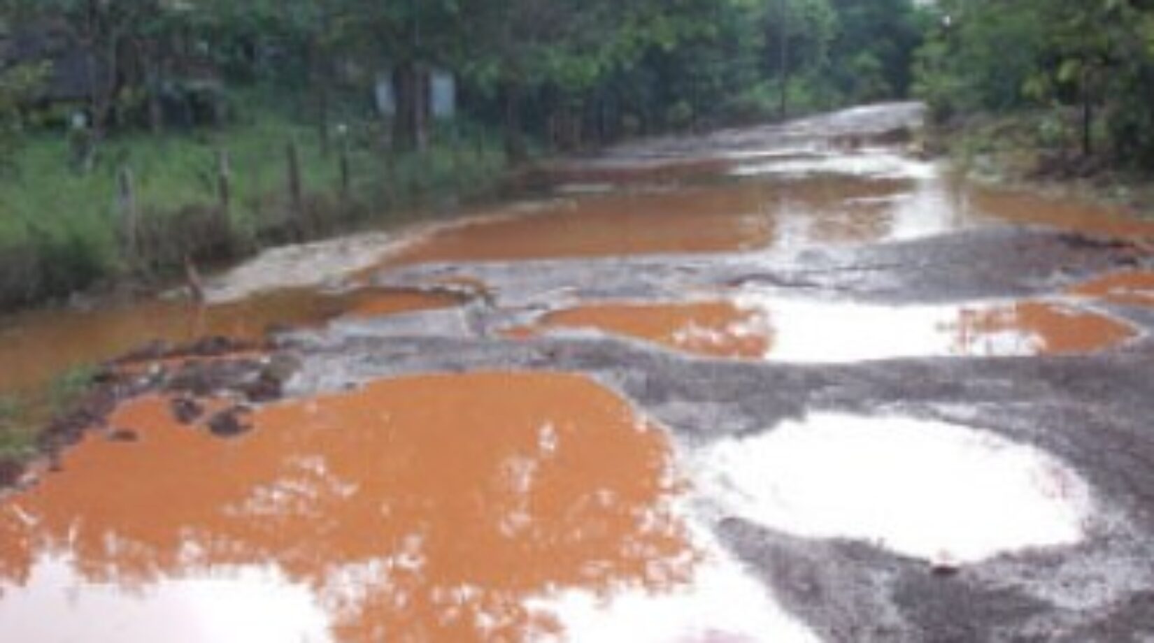 ‘Death-Trap’ Effiduase-Oyoko to Kumawu- Woraso Road needs serious attention: motorists, Residents beg Nana Addo