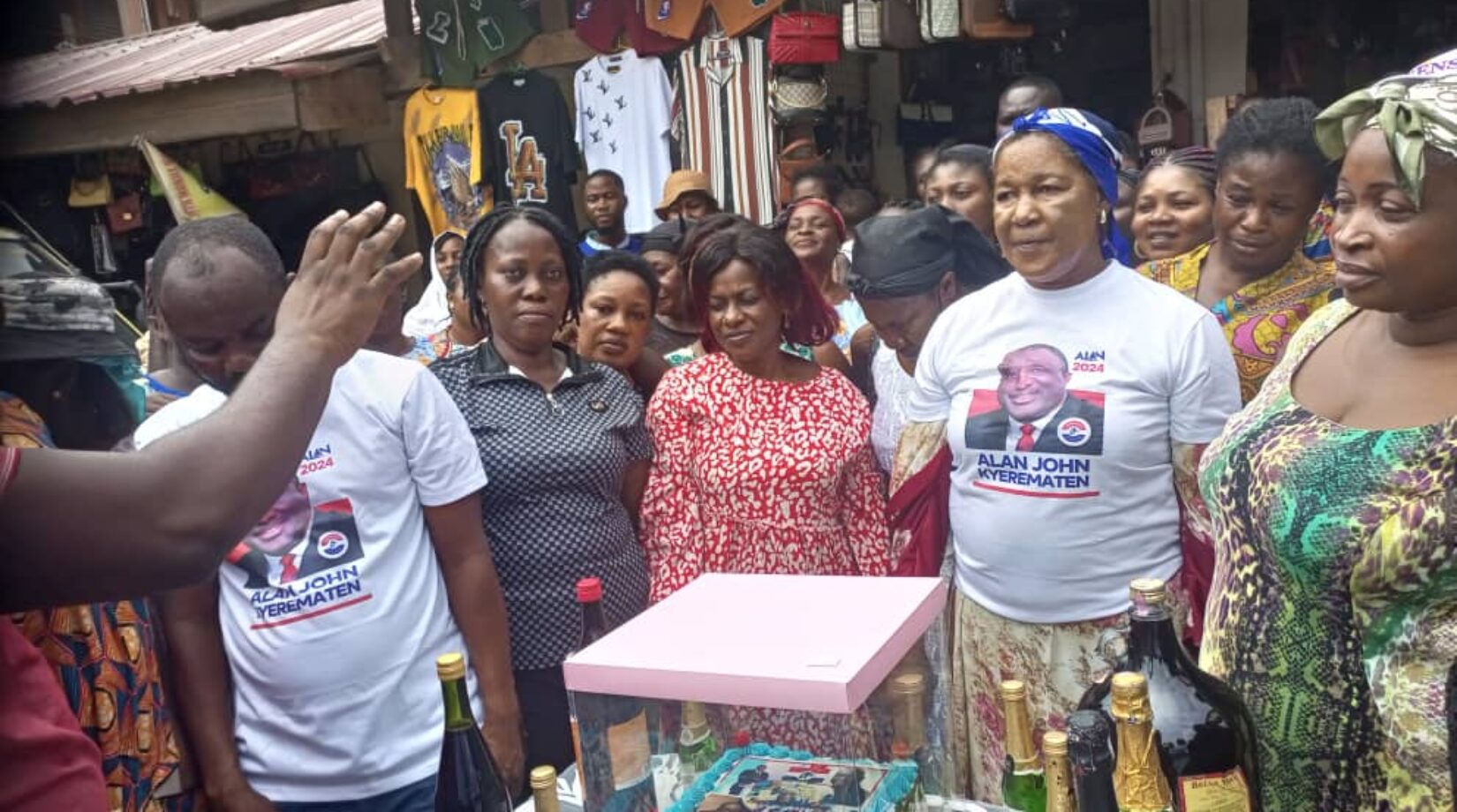 ADEHYEƐ MARKET WOMEN CELEBRATE ALAN  KYEREMATEN’S BIRTHDAY