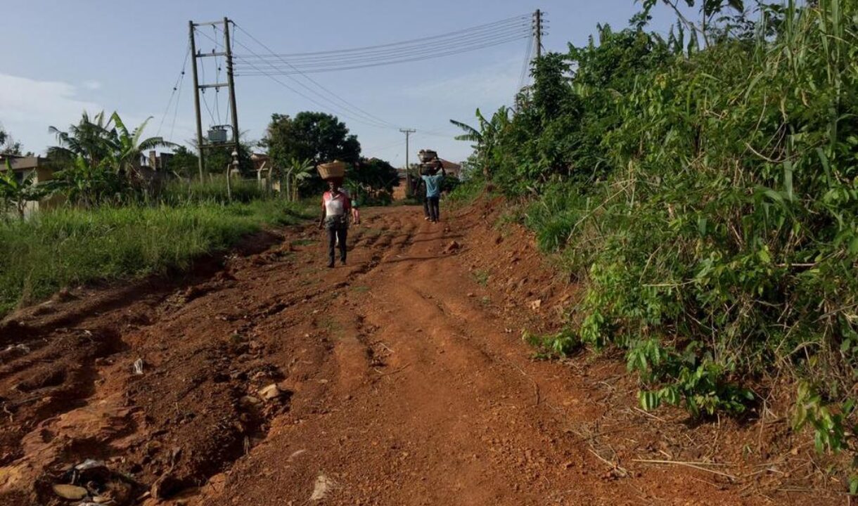 RESIDENTS OF ADUAMOA CRY OVER BAD ROAD