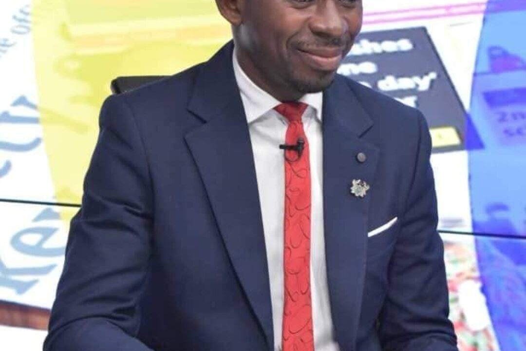 GEORGE AKOM DONATES MATHEMATICAL SETS TO SEKYERE AFRAM PLAINS EDUCATION DIRECTORATE FOR BECE CANDIDATES