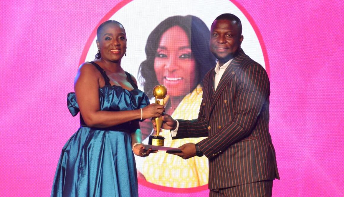 Antoinette Kwofie of MTN Ghana receiving best CFO of the year at the Women’s Choice Awards Africa 2022