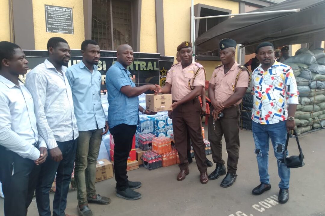 ASH NPP ORGANIZER DONATES FOOD ITEMS TO KUMASI PRISONS…AS INMATES SING FOR HIM