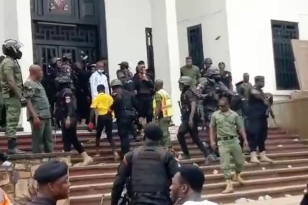 JUST IN:Students clash with police at UG while protesting management’s ‘silence’ on accommodation crisis