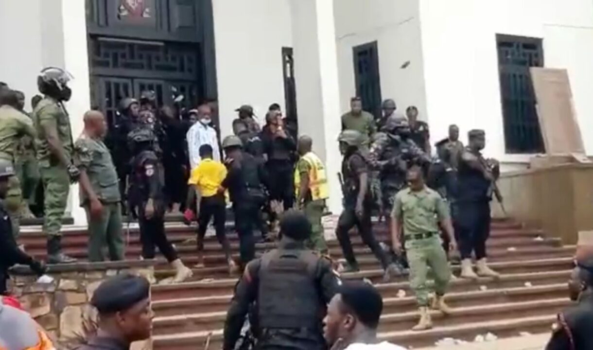 JUST IN:Students clash with police at UG while protesting management’s ‘silence’ on accommodation crisis