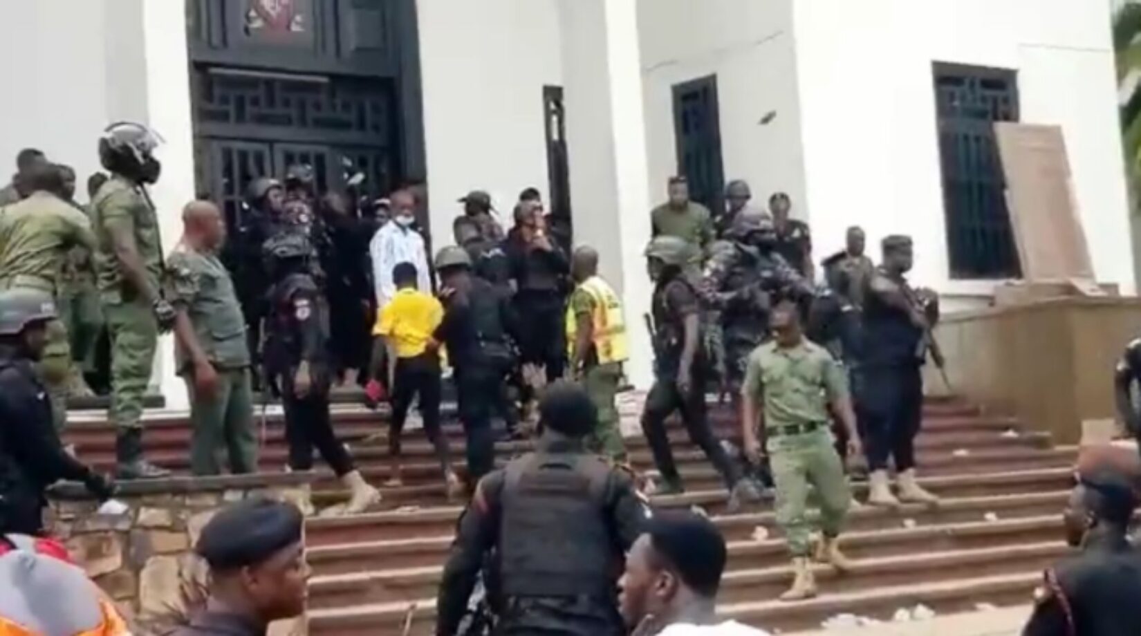 JUST IN:Students clash with police at UG while protesting management’s ‘silence’ on accommodation crisis
