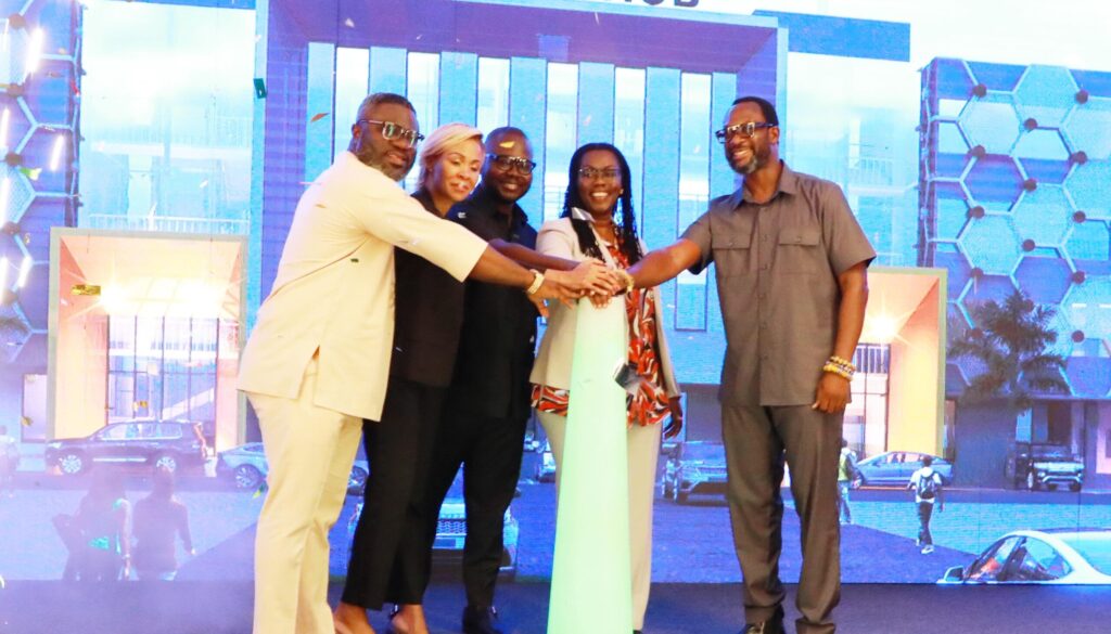 Hon. Kojo Baah Agyeman- CEO Accra Digital Center,HE Grace Mason- SA High Commission,Hon. Ursula Owusu Ekuful Min MOCD,Selorm Adadevoh-CEO MTN press the Buzzer