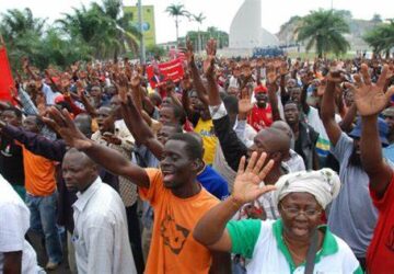 GABON:Thousands citizens storm streets to jubilate after military takeover