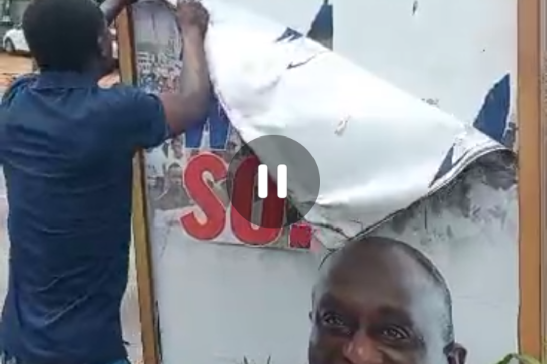 Videos:Ash.NPP Members Removed Alan’s Branded items from Party Offices