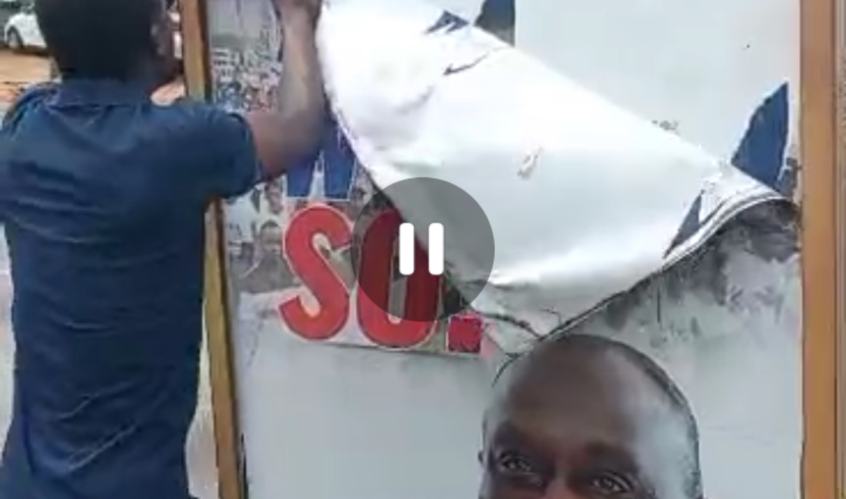 Videos:Ash.NPP Members Removed Alan’s Branded items from Party Offices