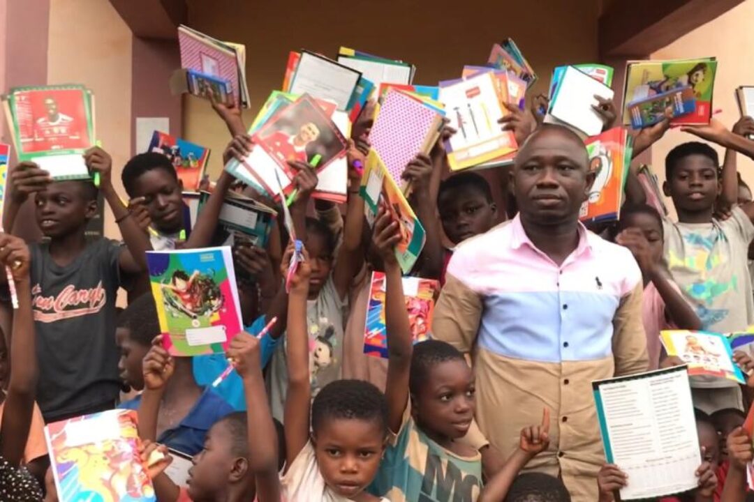Otec FM’s Journalist Supports Pupils With Educational Materials