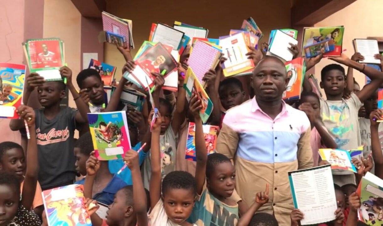 Otec FM’s Journalist Supports Pupils With Educational Materials