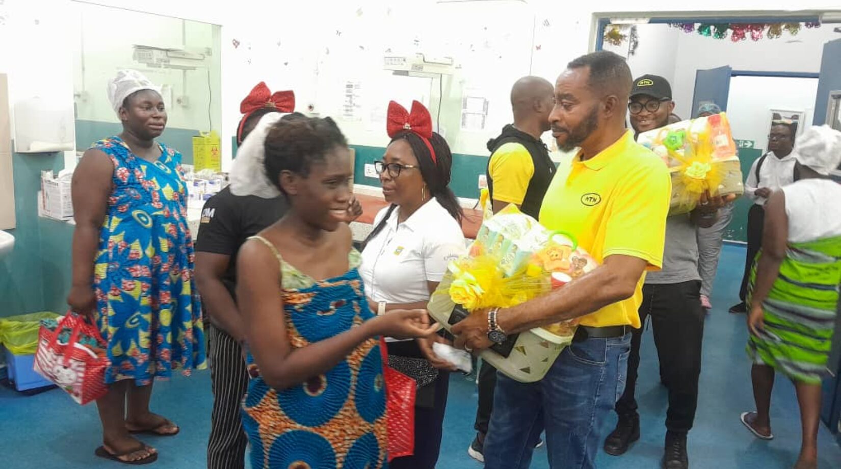 A/R:MTN presents gifts to Babies born on Christmas Day