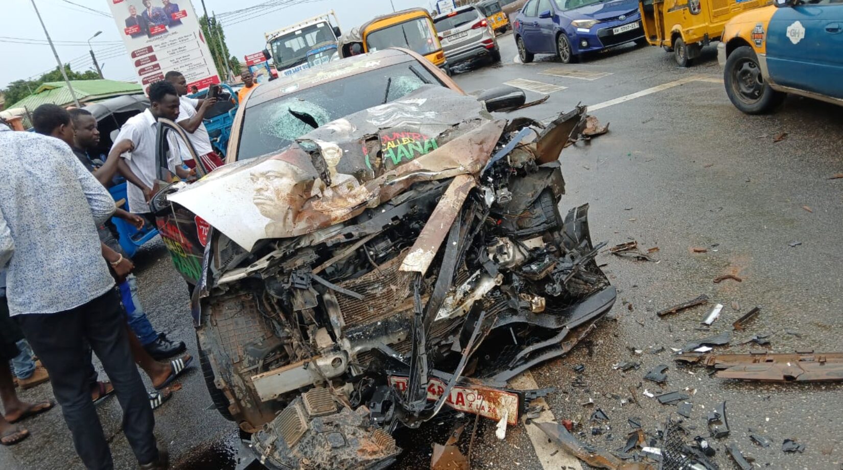 Pictures & Video:Top Ghanaian Actor,Lilwin involved in a terrible lorry accident at Amakom in Kumasi