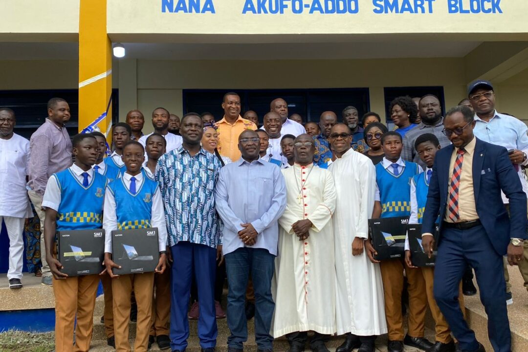 Dr Bawumia presents tablets to Opoku Ware students