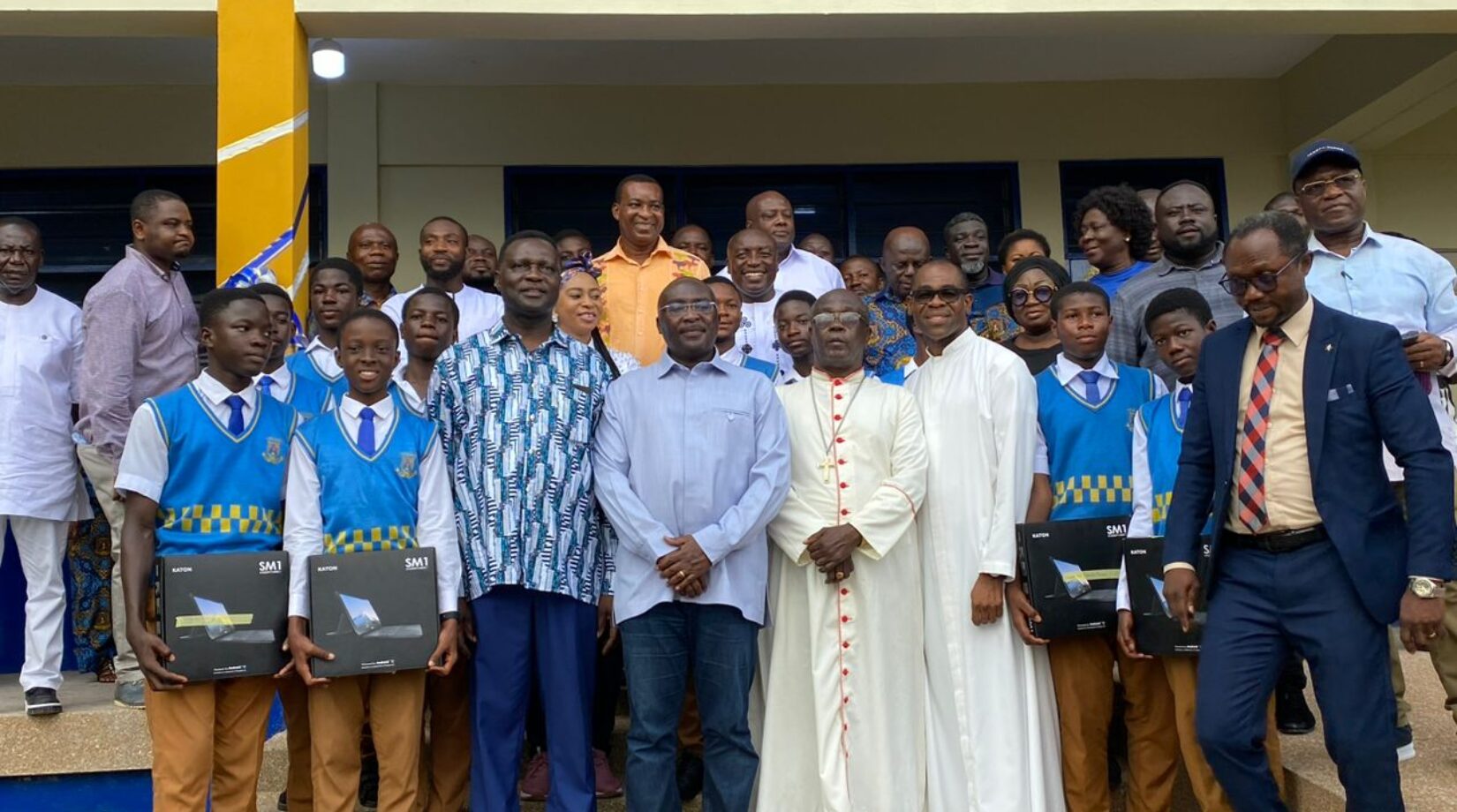Dr Bawumia presents tablets to Opoku Ware students