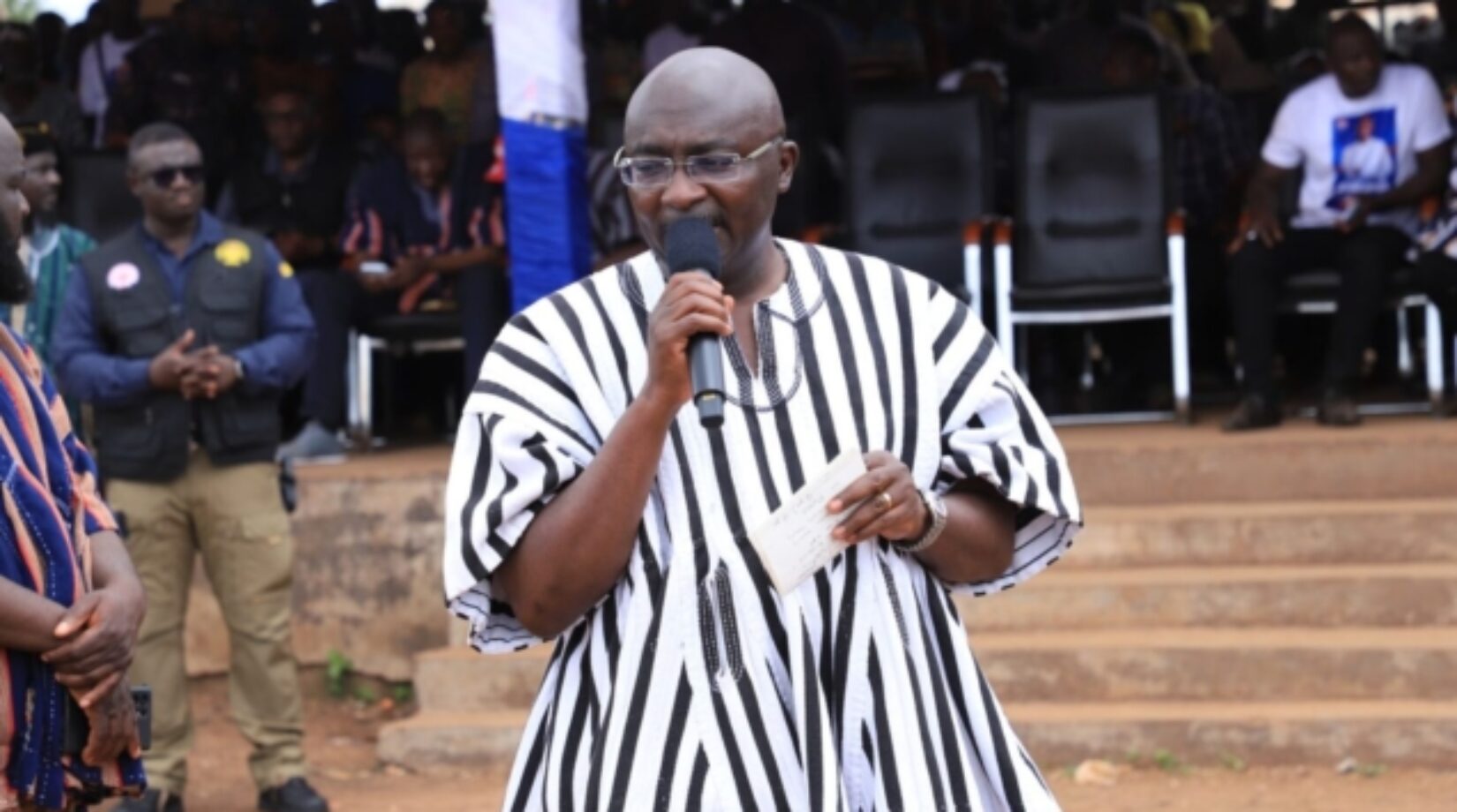 Govt. to supply road construction equipment to MMDAs, says Bawumia