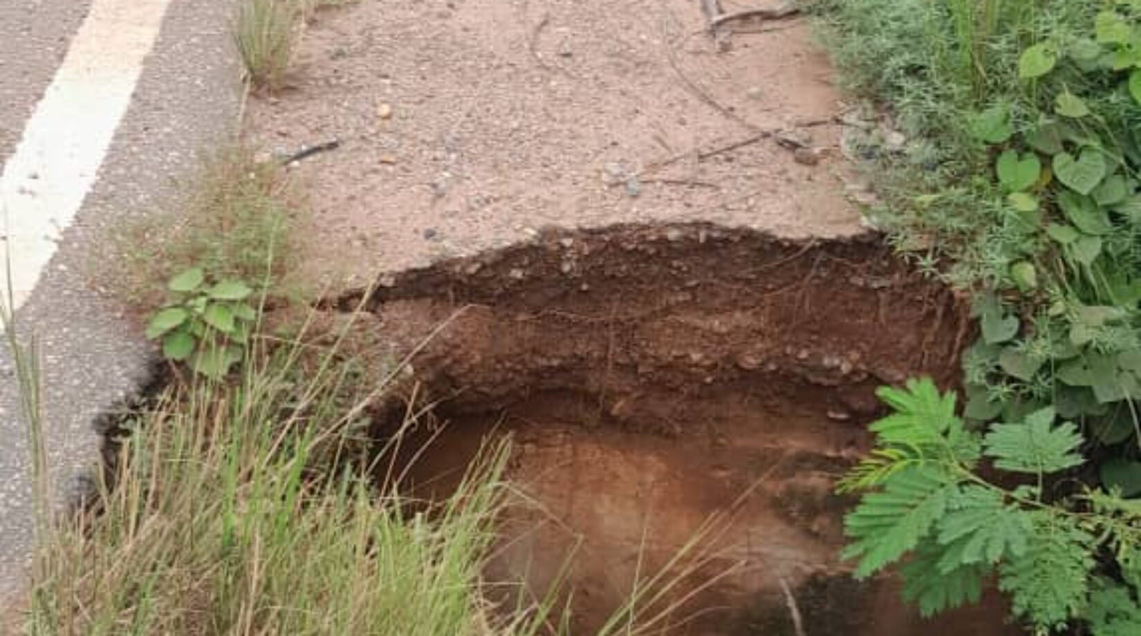 Pictures & Video:Fix deathtrap Mampong- Sataso River bridge to save lives – Residents appeal to govt