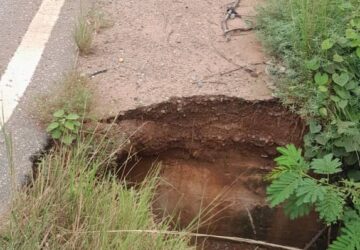Pictures & Video:Fix deathtrap Mampong- Sataso River bridge to save lives – Residents appeal to govt