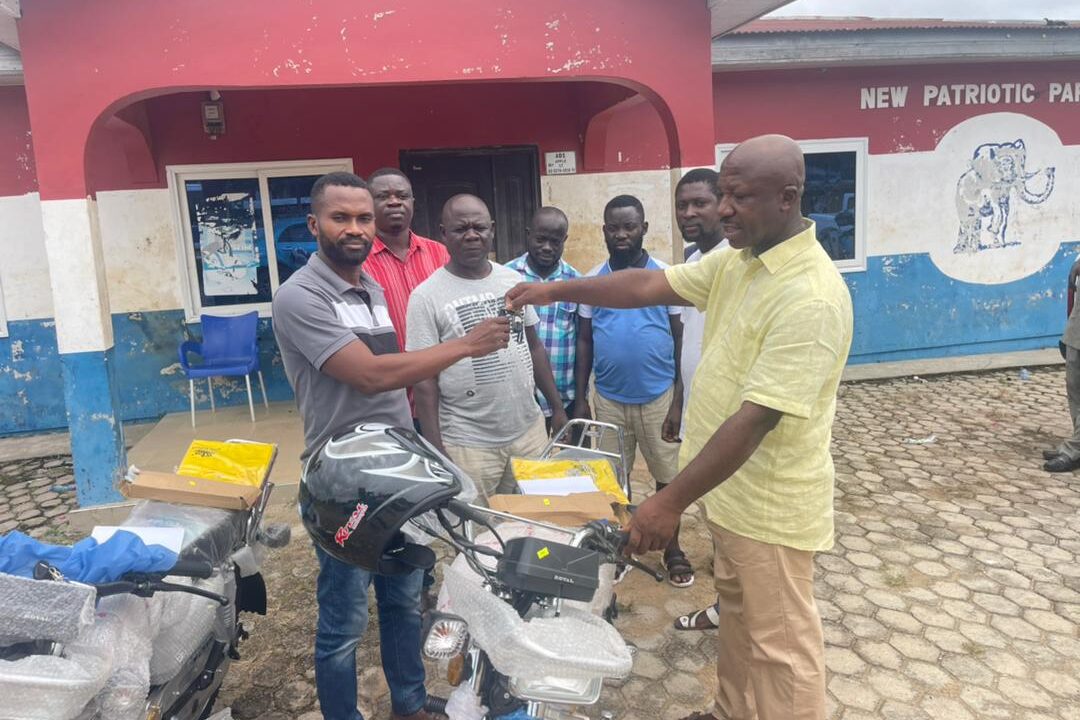 2024 Polls:Ash.NPP Organizer empowers constituency organizers with motor bikes