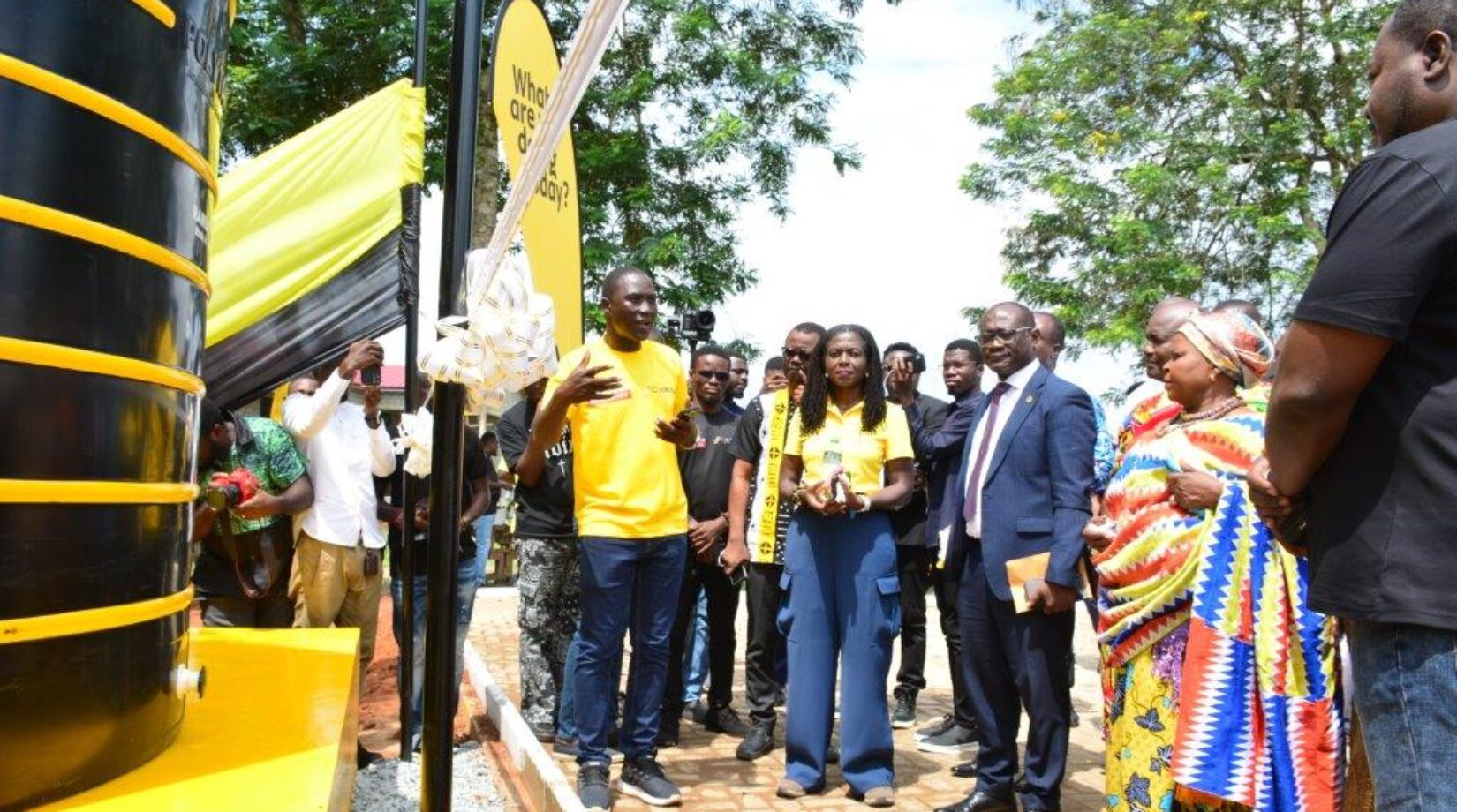 MTN EMPLOYEE VOLUNTEERS END YELLO CARE, HAND OVER CONTAINERIZED ICT LAB, DIGITAL BOREHOLE AND OTHER AMENITIES