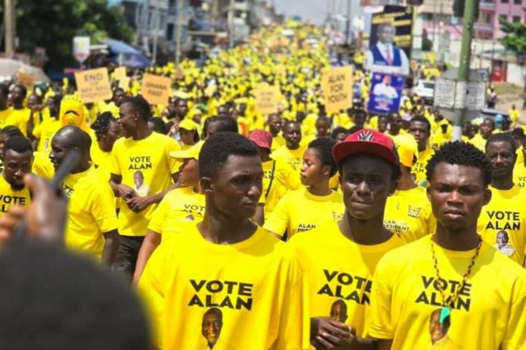 Pictures & video:Alan Cash shakes Kumasi with health walk