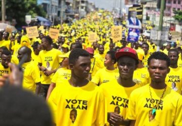 Pictures & video:Alan Cash shakes Kumasi with health walk