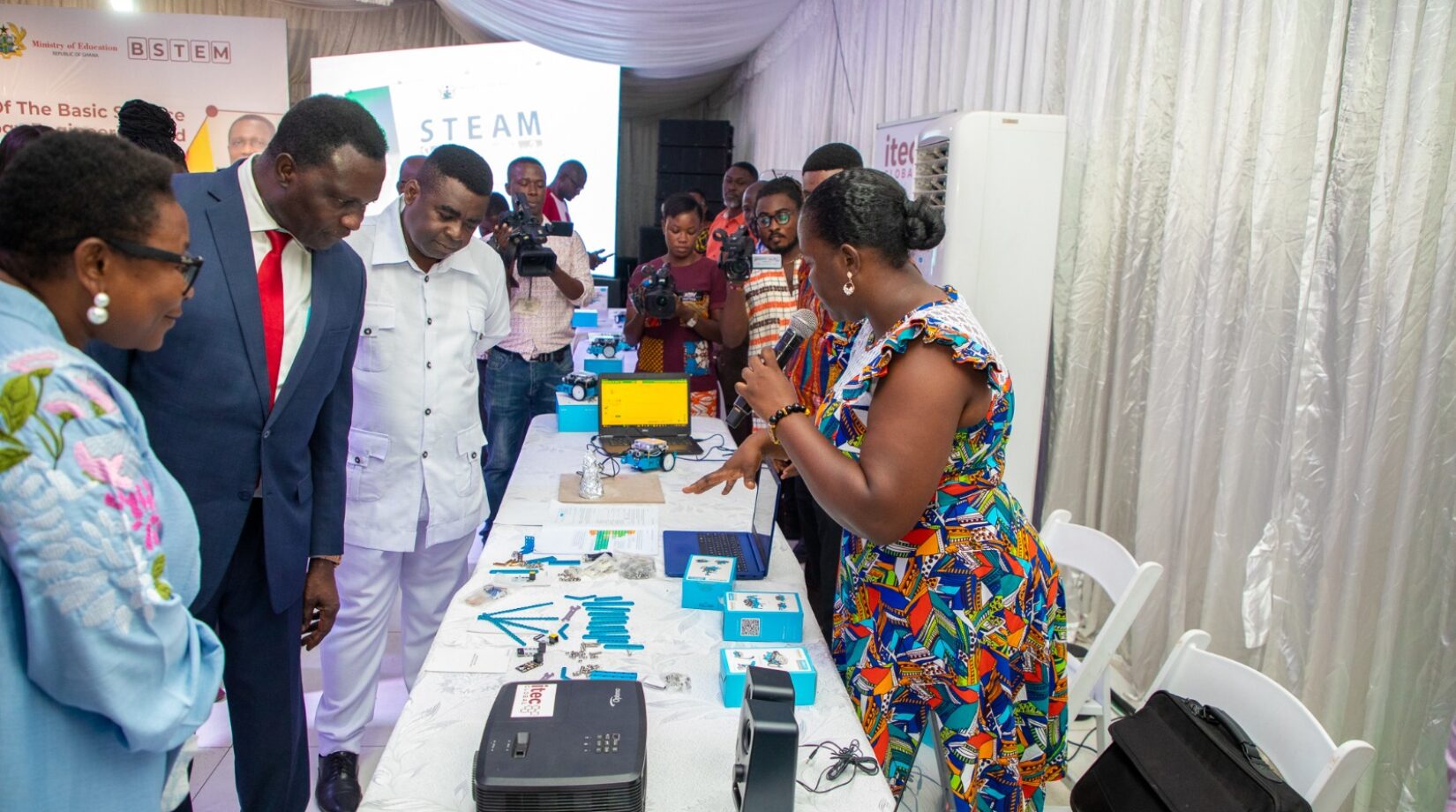 Government launches STEM project for basic level