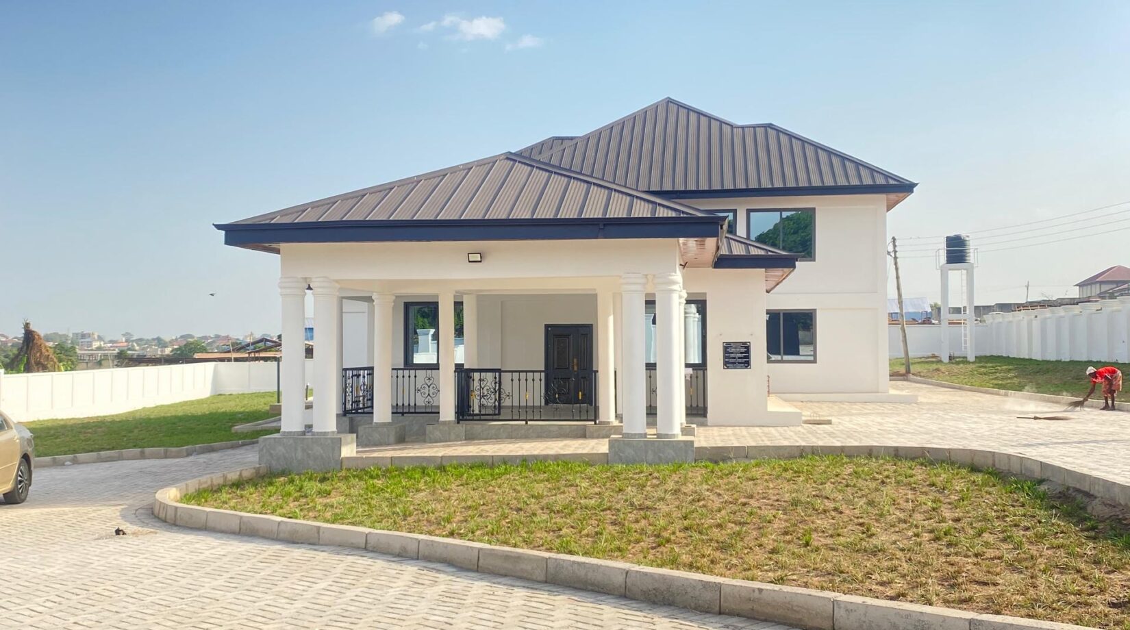 Ashanti Regional Minister commissions Asokore Mampong MCE bungalow