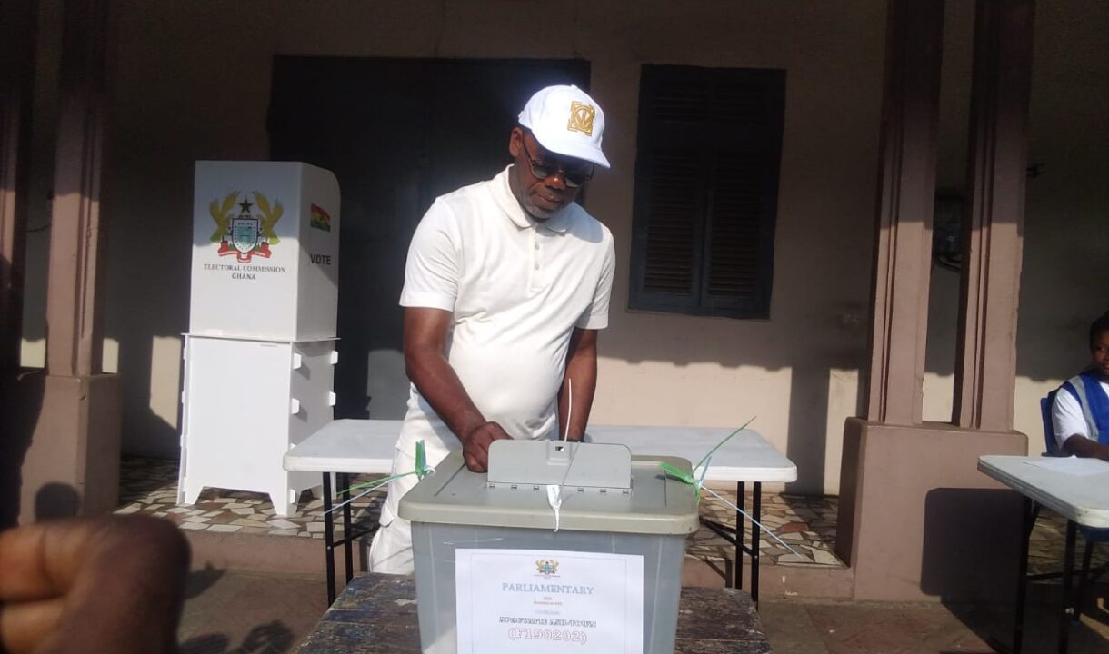 Napo casts ballot at Manhyia Apagyafie…urges eligible voters to go out and vote