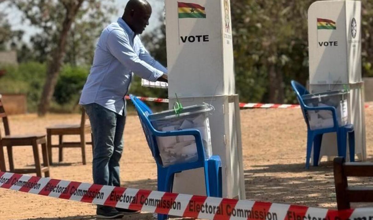 Afigya Kwabre South:COKA urges voters to remain calm…as he casts his vote