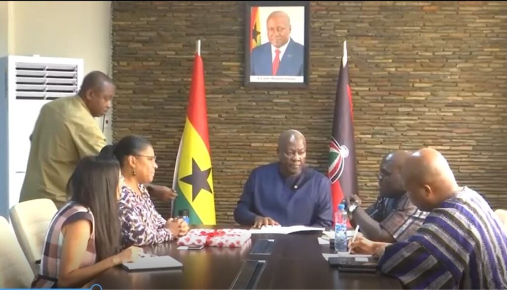 Mahama-with-Canadian-team-visit-