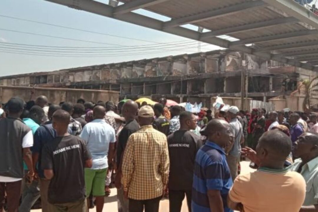 Military intervenes as traders storm restricted area at Adum in Kumasi