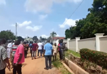A/R:NPP supporters mass up at Wontumi’s residence… as NIB withdraws officers