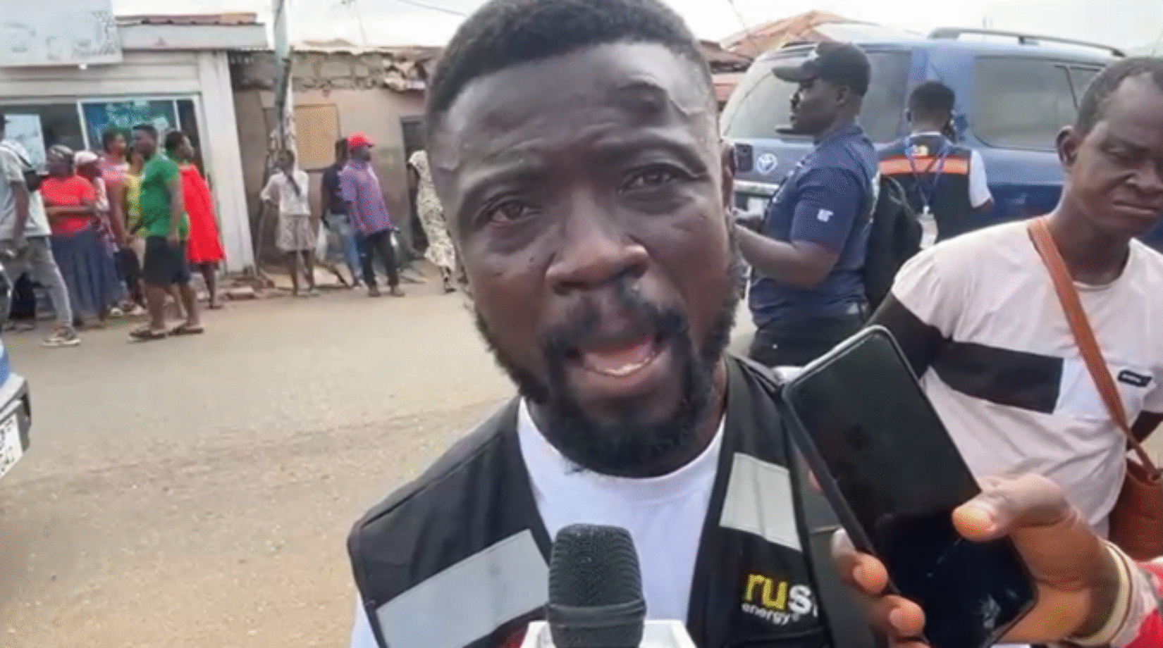 Police officer assaults GHOne TV journalist at the ongoing Ablekuma North re-run elections