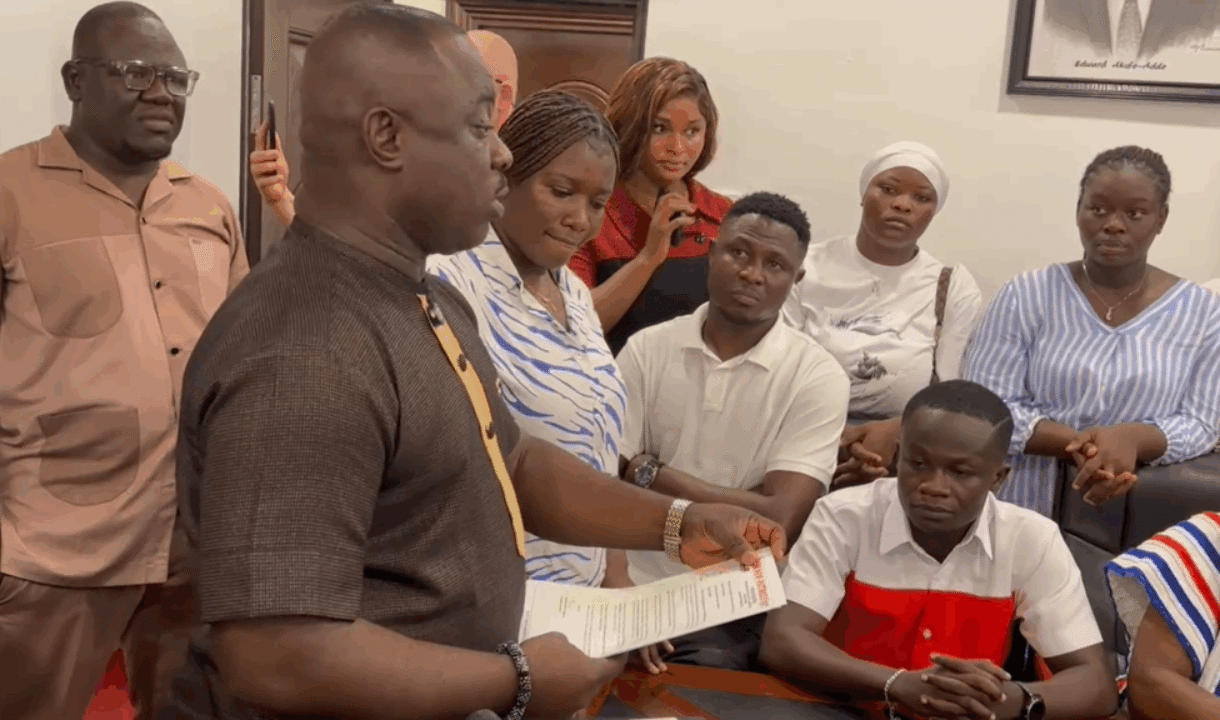 NPP Flagbearer race:Hundreds of youth organisers pick nomination forms for Bawumia