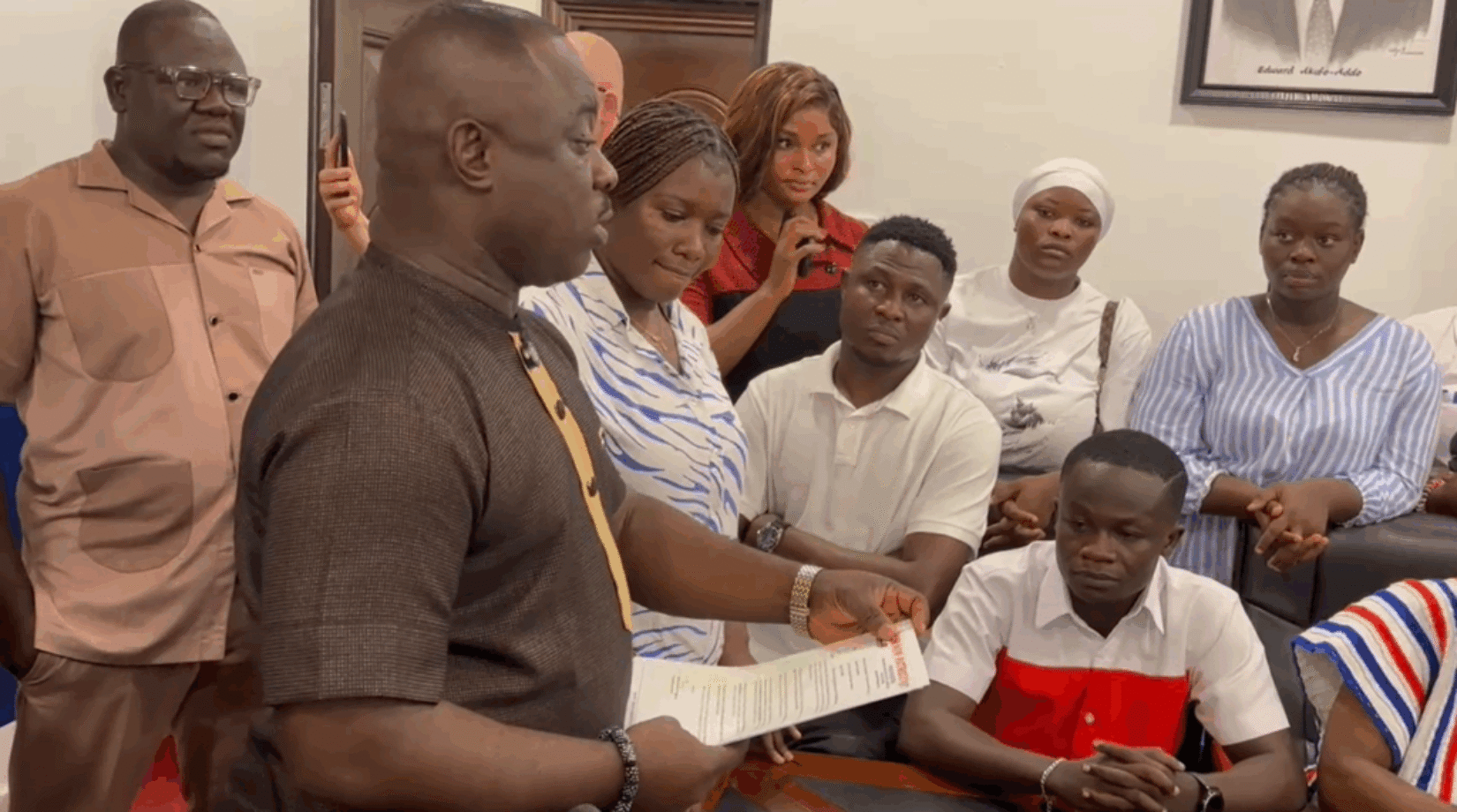 NPP Flagbearer race:Hundreds of youth organisers pick nomination forms for Bawumia