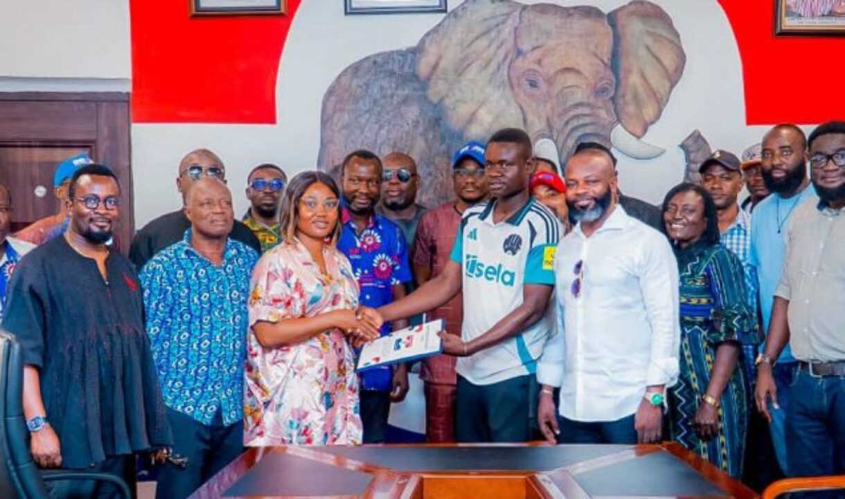 NPP decides:Party Youth executives pick Flagbearer forms for Bryan Acheampong
