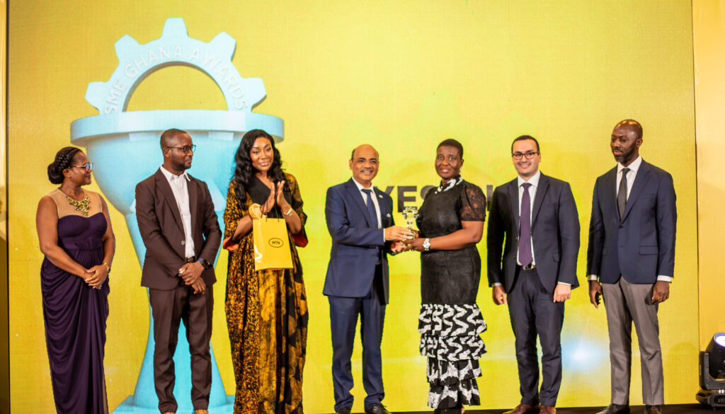 Shri Manish Gupta, India’s High Commissioner to Ghana presenting a plaque to the Yesli Ice CEO, Best SME of the Year