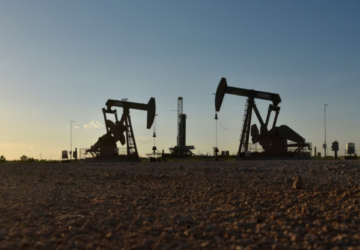 Oil slips again as US, Iran sign peace deal
