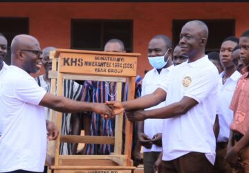 “Mmranteɛ ’94 SSS year group” donates 206 desks to alma mater, KUHIS, urges students to win NSMQ